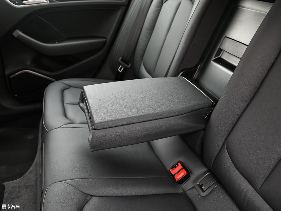 2017WA3 Limousine 40 TFSI L