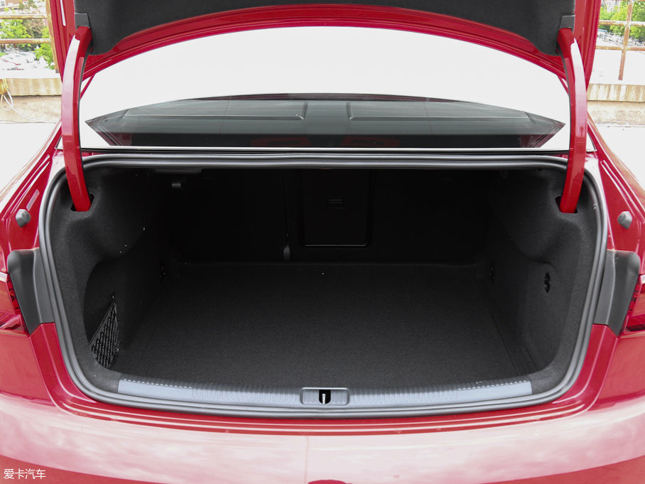 2017WA3 Limousine 40 TFSI L