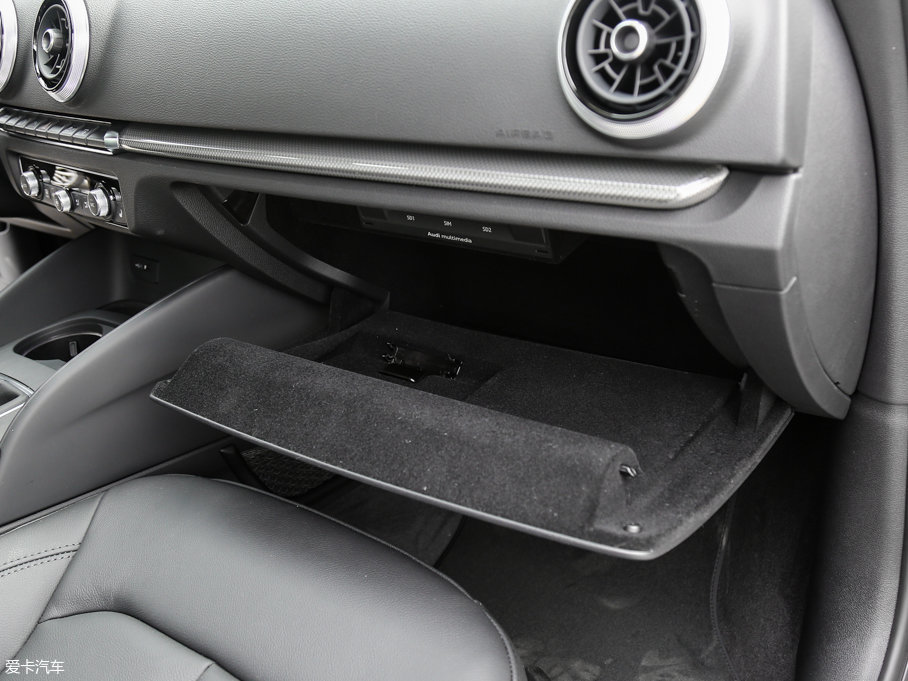 2017WA3 Limousine 40 TFSI L