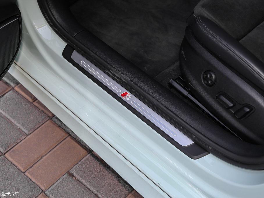 2017WA3 Limousine 40 TFSI \