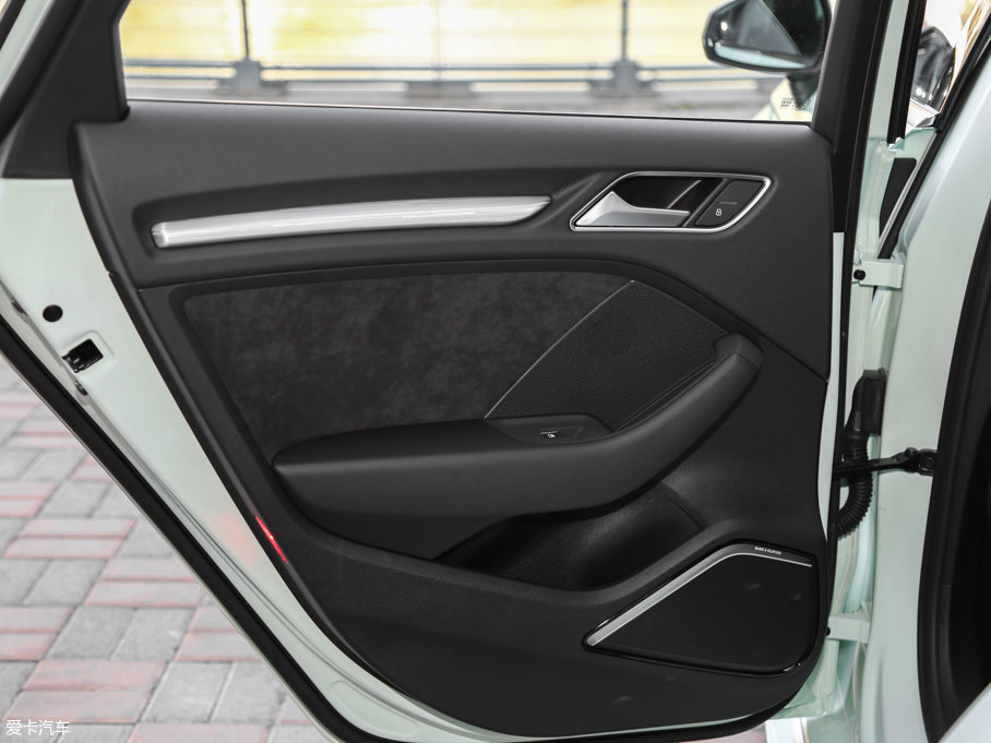 2017WA3 Limousine 40 TFSI \