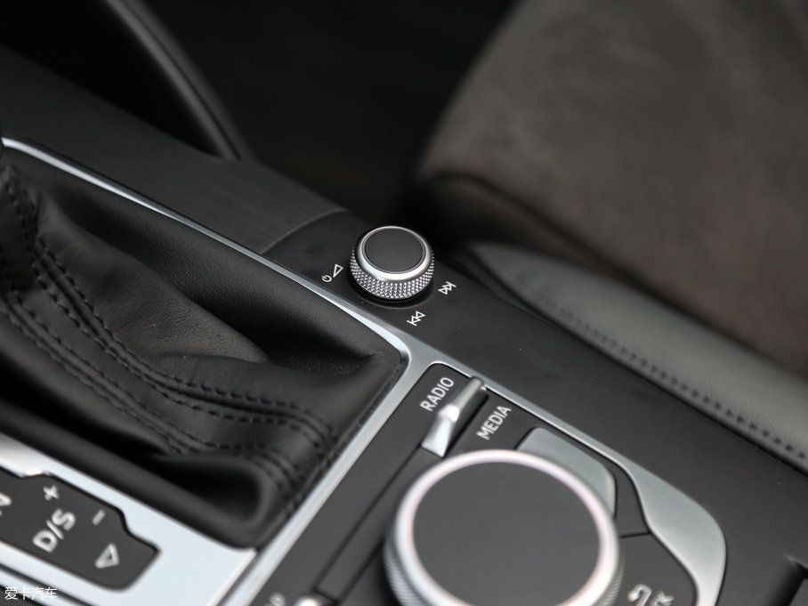 2017WA3 Limousine 40 TFSI \