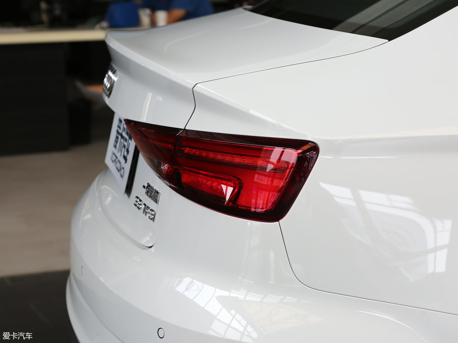 2017?yun)WA3 Limousine 35 TFSI r(sh)