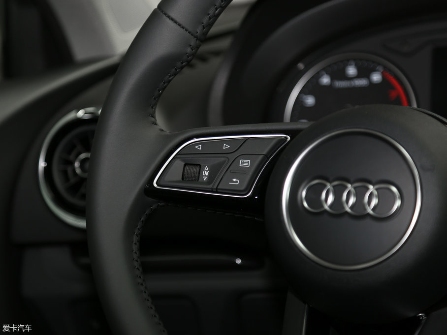 2017?yun)WA3 Limousine 35 TFSI r(sh)