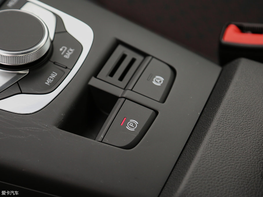 2017?yun)WA3 Limousine 35 TFSI M(jn)ȡ