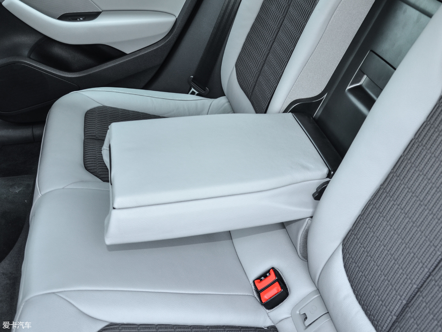 2017?yun)WA3 Limousine 35 TFSI r(sh)