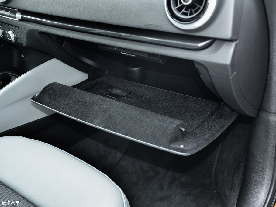 2017?yun)WA3 Limousine 35 TFSI r(sh)