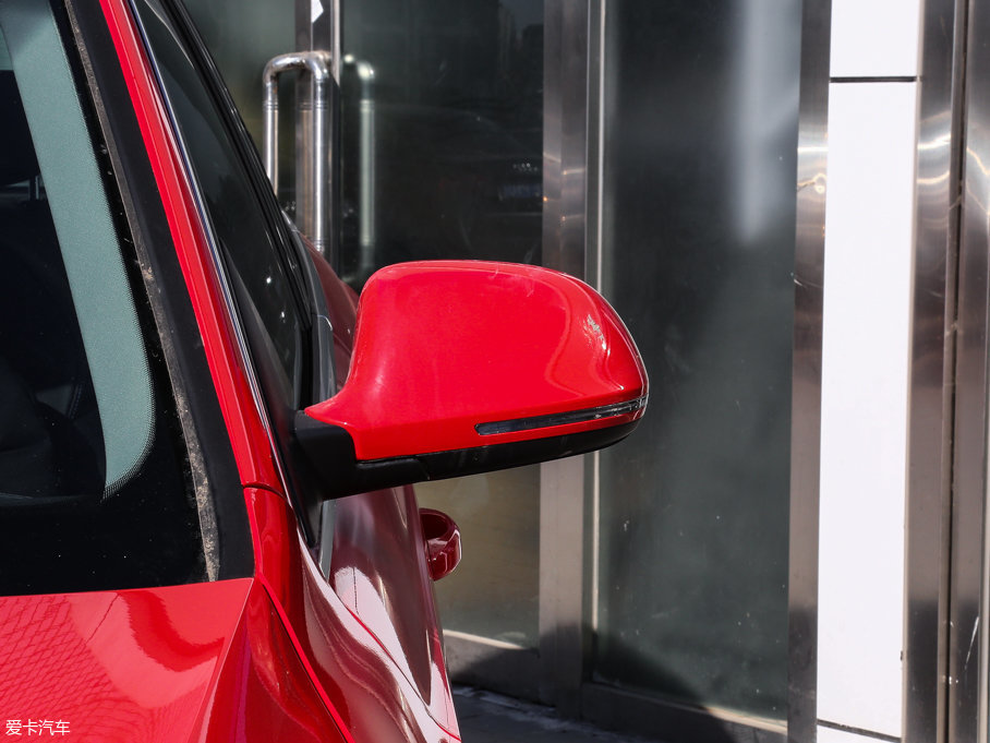 2017WQ3 40 TFSI quattro ȫr(q)\