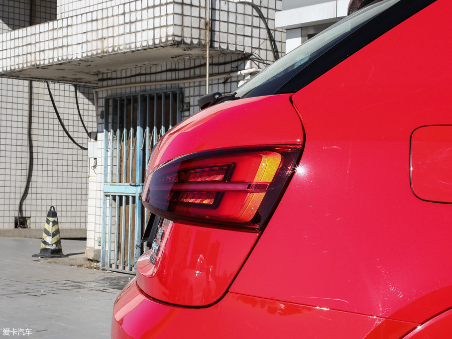 2017WQ3 40 TFSI quattro ȫr(q)\