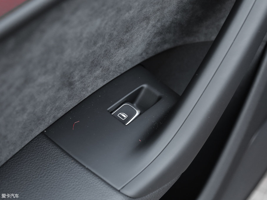 2017WQ3 40 TFSI quattro ȫr\