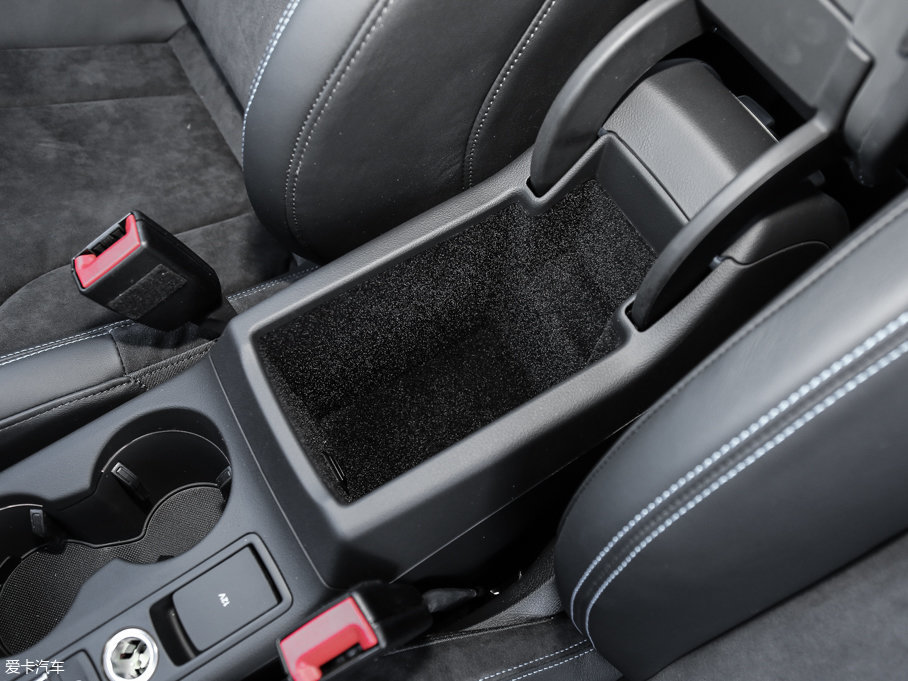 2017WQ3 40 TFSI quattro ȫr\