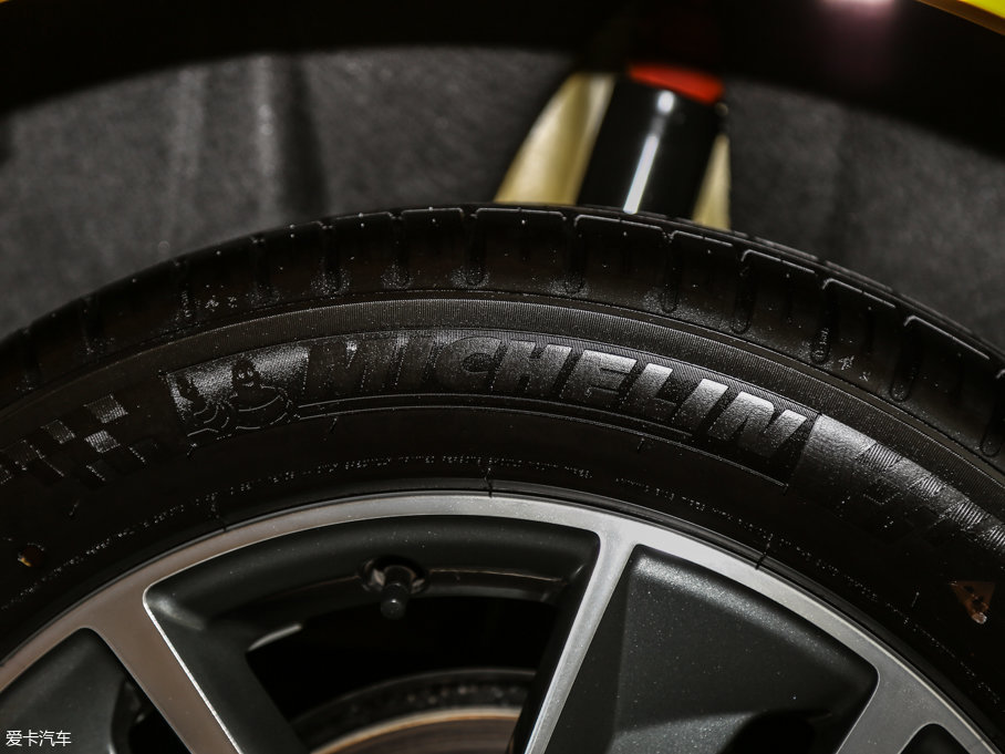 2017WQ3 35 TFSI quattro ȫr\