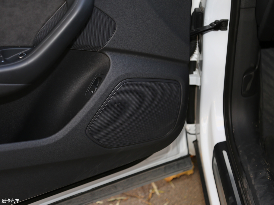 2017WQ3 40 TFSI quattro ȫr\