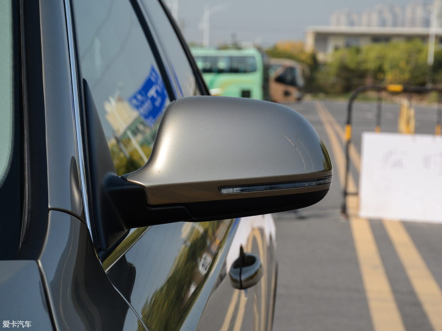 2017WQ3 40 TFSI quattro ȫrL