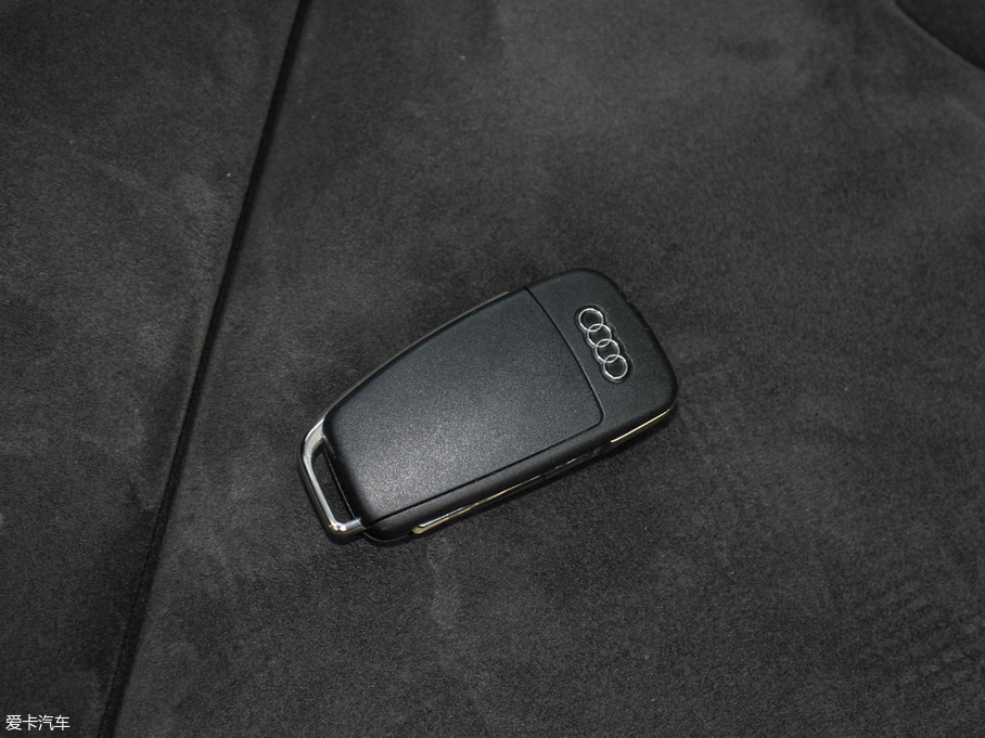 2017WQ3 40 TFSI quattro ȫrL