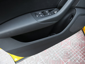 2017款35 TFSI 风尚型 前门储物空间