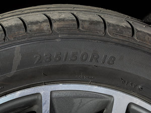 201740 TFSI quattro ȫr\ ݆̥ߴ