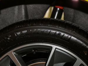 201735 TFSI quattro ȫr(q)\ ݆̥Ʒ