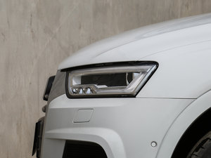 201735 TFSI quattro ȫrL ^