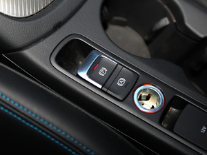 2017款40 TFSI quattro 全时四驱运动型 驻车制动器