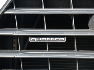 201740 TFSI quattro ȫrL ^