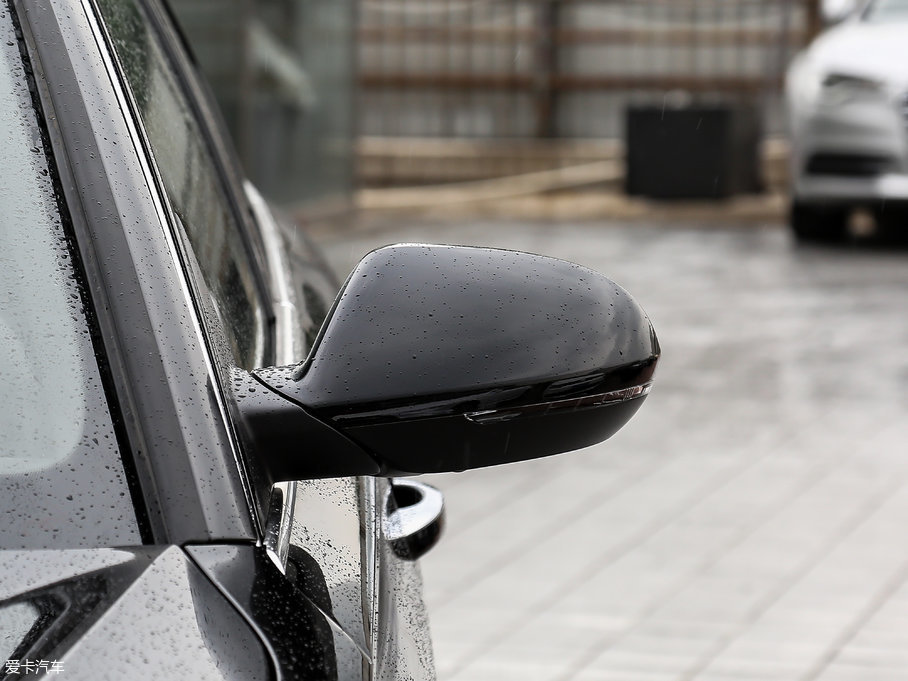 2018WA6L 30o(j) 45 TFSI quattro \(yn)