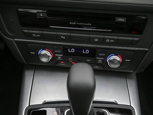 201830o 45 TFSI quattro \ {{