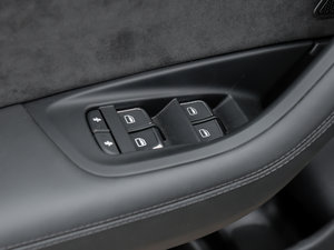 201830o 50 TFSI quattro  {܇ƅ^(q)	