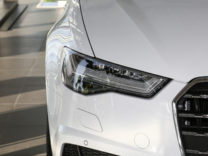 201830o 45 TFSI quattro \ ^