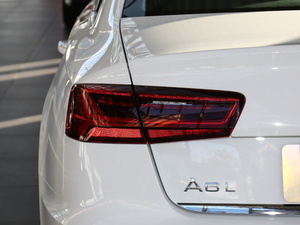 201830o 45 TFSI quattro \ ^