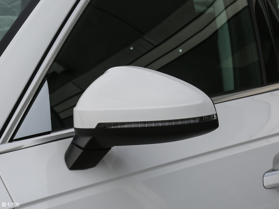 2018WA4L 30 40 TFSI r