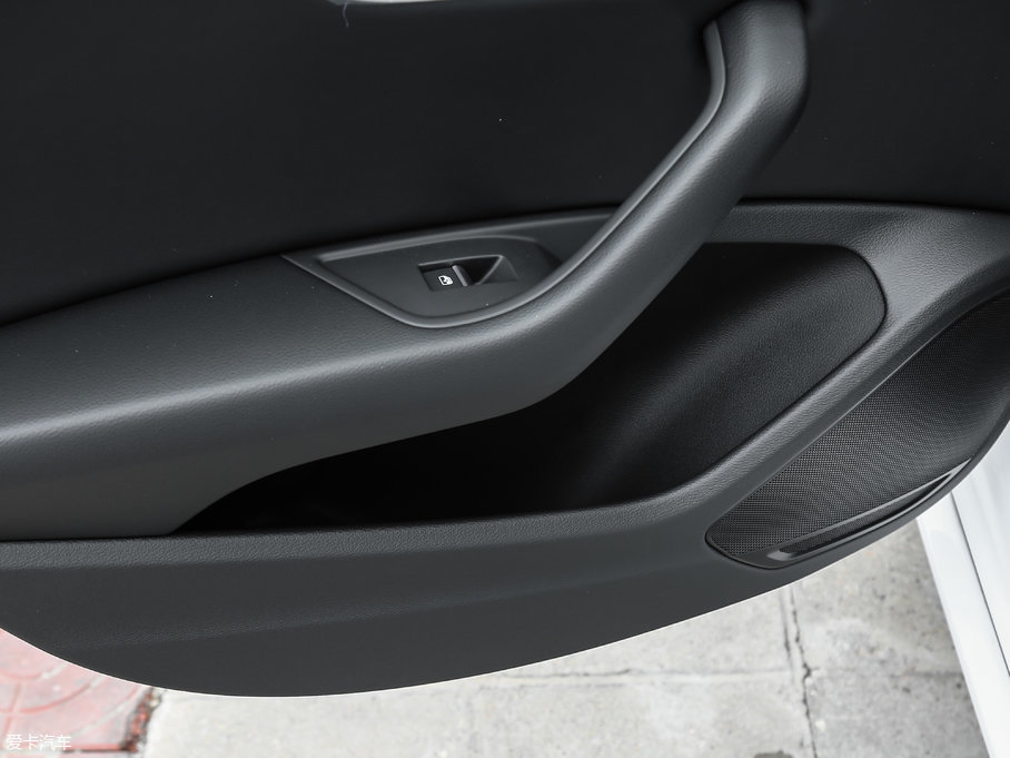 2018WA4L 30 40 TFSI r