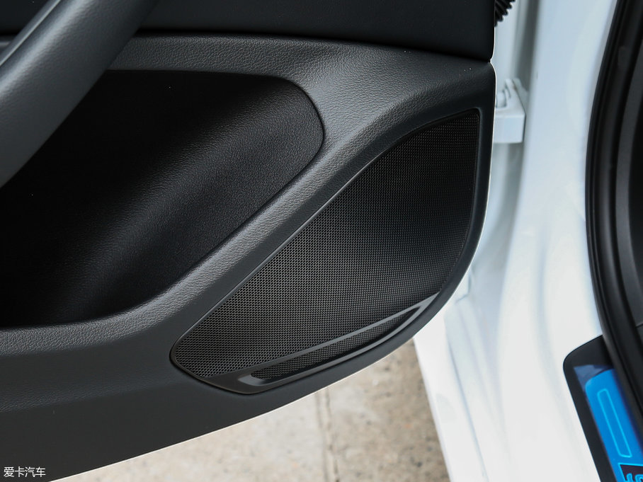 2018WA4L 30 40 TFSI r