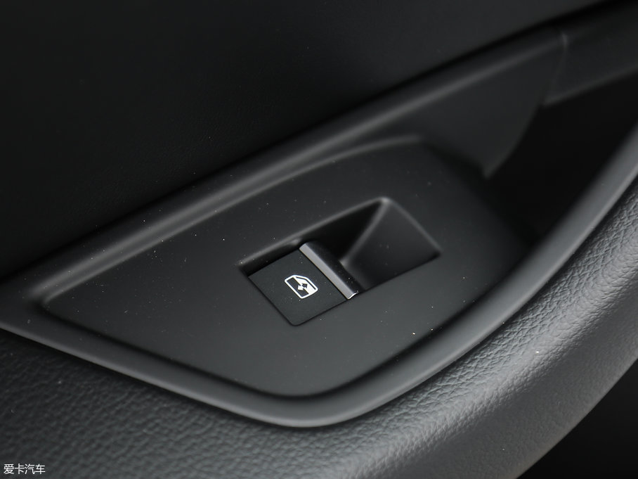 2018WA4L 30 40 TFSI r