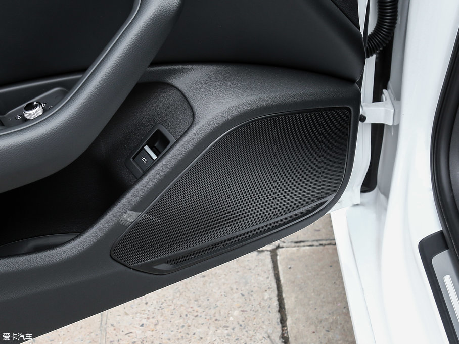 2018WA4L 30 40 TFSI r