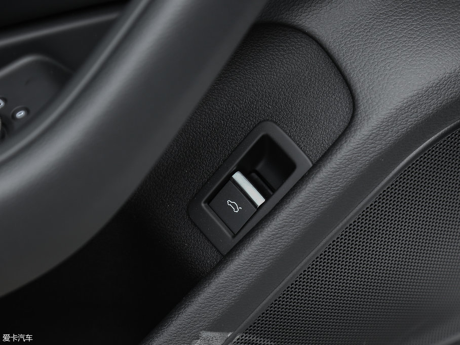 2018WA4L 30 40 TFSI r