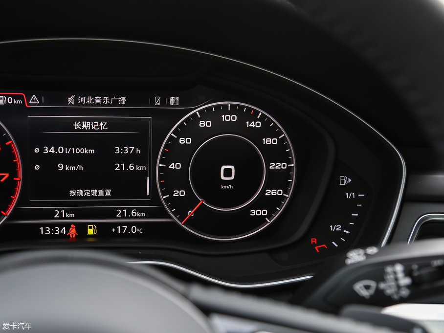 【2018款奥迪A4L30周年版 40 TFSI 时尚型_中