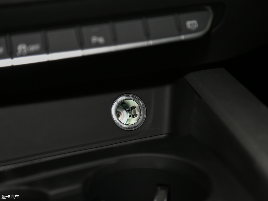 2018?yun)WA4L 30 40 TFSI M(jn)ȡ