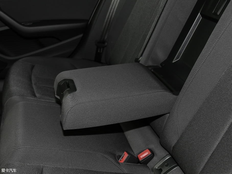 2018WA4L 30 40 TFSI M(jn)ȡ