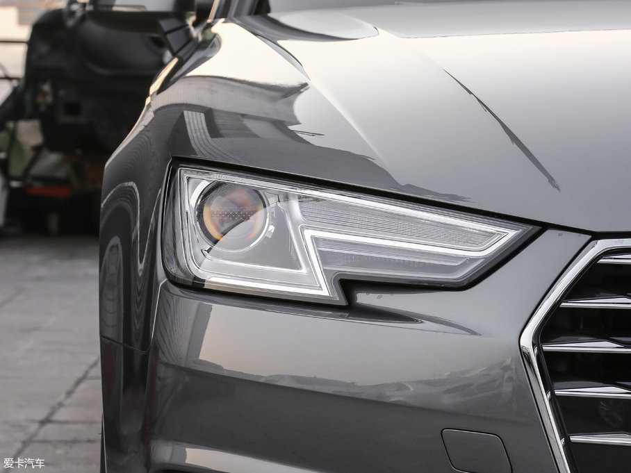 2018WA4L 30 30 TFSI Mȡ