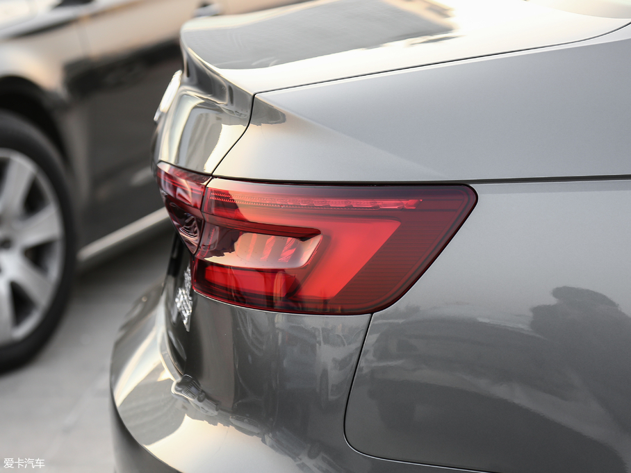 2018WA4L 30 30 TFSI M(jn)ȡ