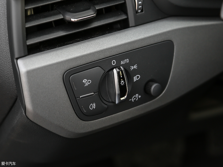 2018WA4L 30 30 TFSI Mȡ