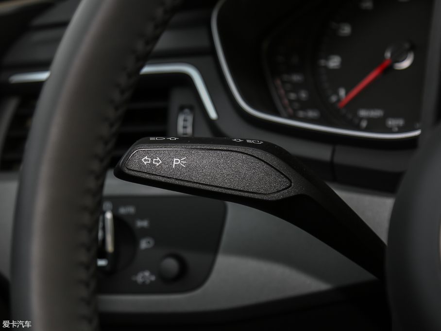 2018WA4L 30 30 TFSI M(jn)ȡ