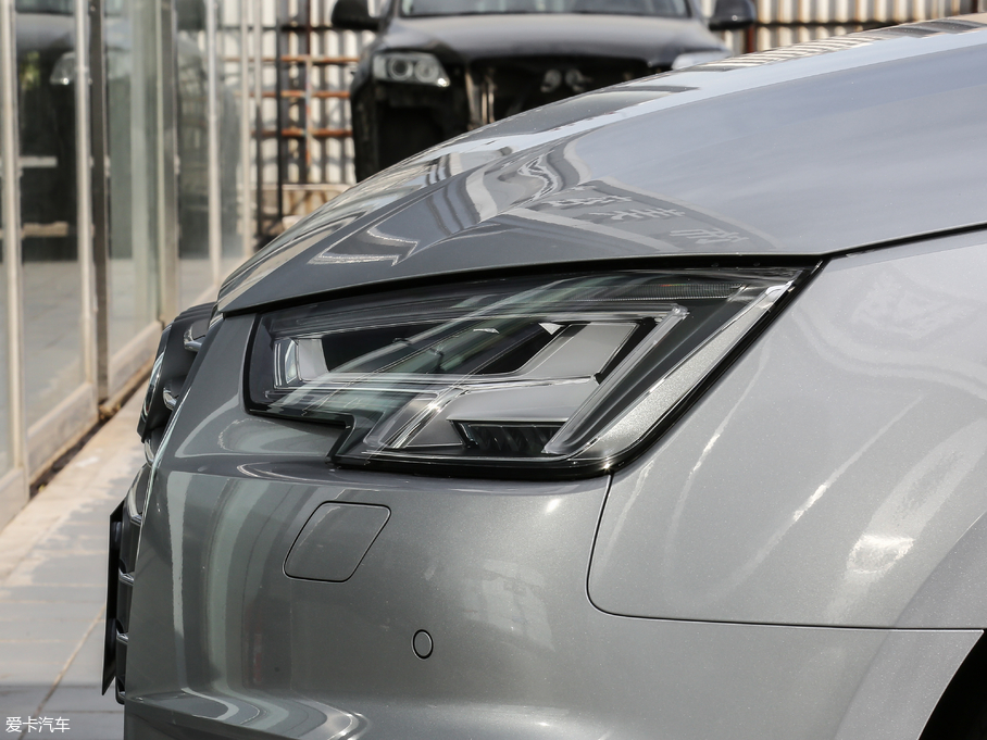 2018WA4L 30 40 TFSI r