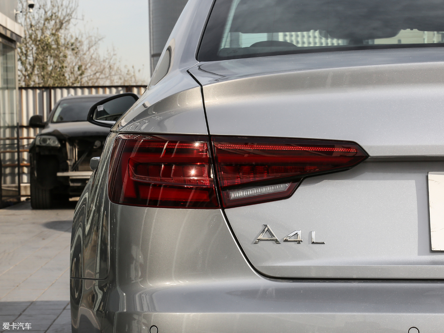 2018WA4L 30 40 TFSI r