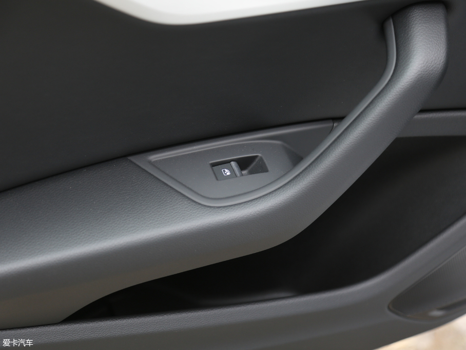 2018WA4L 30 45 TFSI quattro\