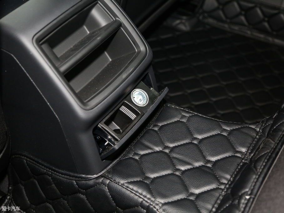 2018WA4L 30 40 TFSI Mȡ