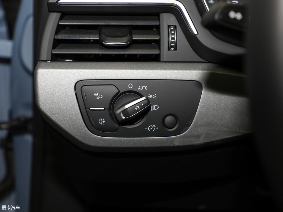 2018?yun)WA4L 30 40 TFSI M(jn)ȡ