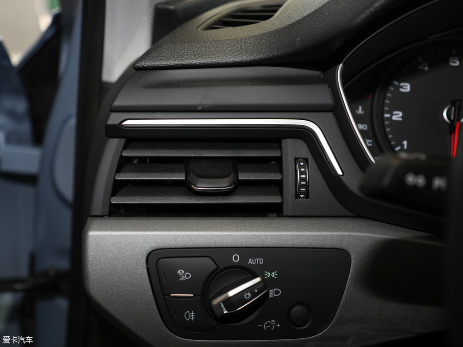 2018?yun)WA4L 30 40 TFSI M(jn)ȡ