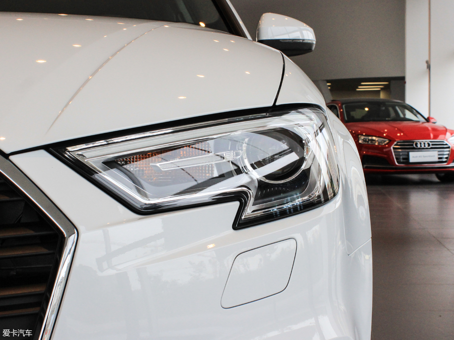 2018?yun)WA3 Limousine 30 Limousine 35 TFSIM(jn)ȡ	